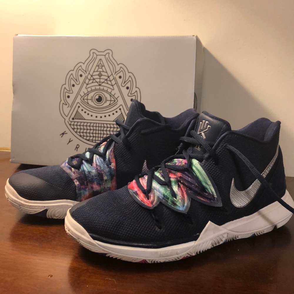 Nike Kyrie 5 (GS) 6.5Y multicolor/metallic silver